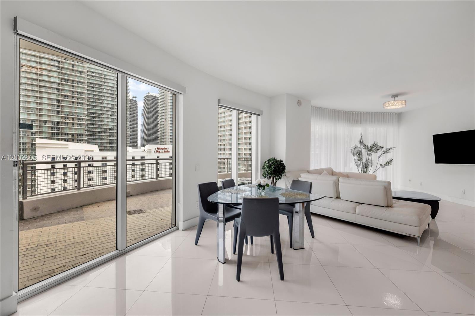 60 SW 13t St #1124, Miami FL 33130