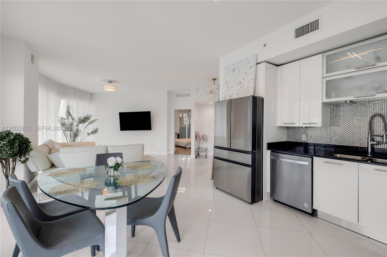 60 SW 13t St #1124, Miami FL 33130