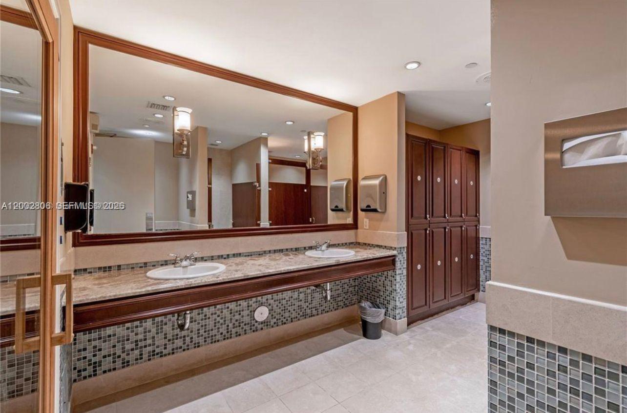 20000 E Country Club Dr #906, Aventura FL 33180