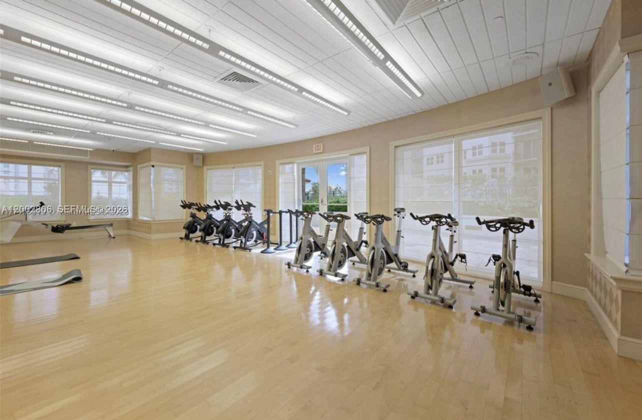 20000 E Country Club Dr #906, Aventura FL 33180
