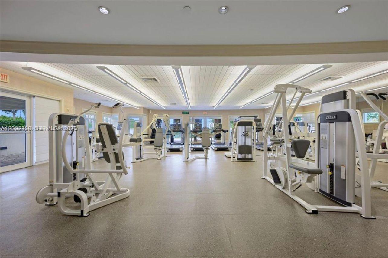 20000 E Country Club Dr #906, Aventura FL 33180