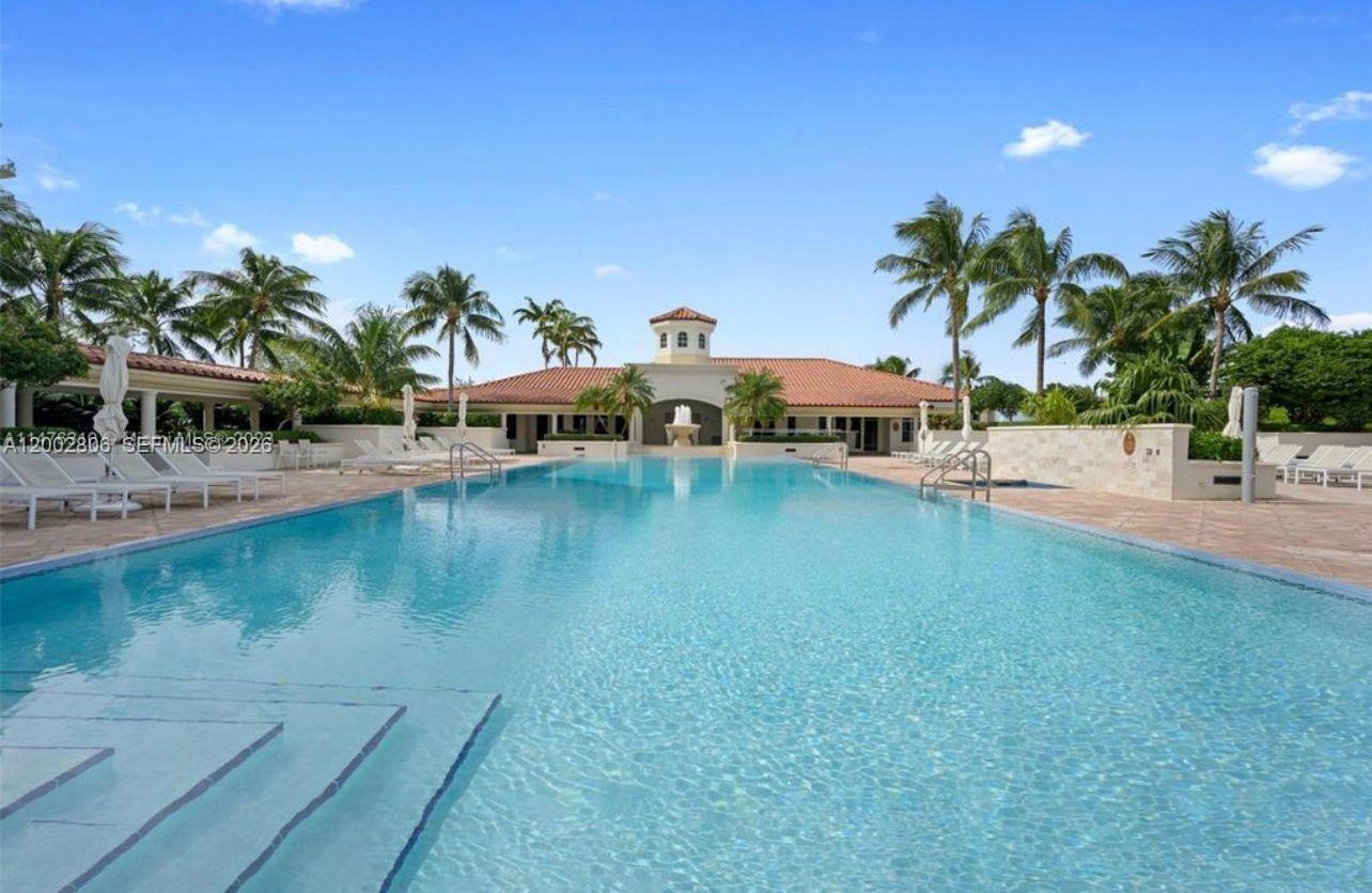 20000 E Country Club Dr #906, Aventura FL 33180