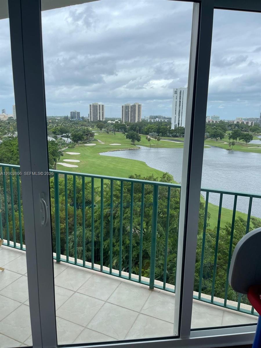 20000 E Country Club Dr #906, Aventura FL 33180