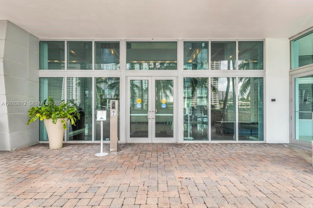 335 S Biscayne Blvd #LPH-02, Miami FL 33131