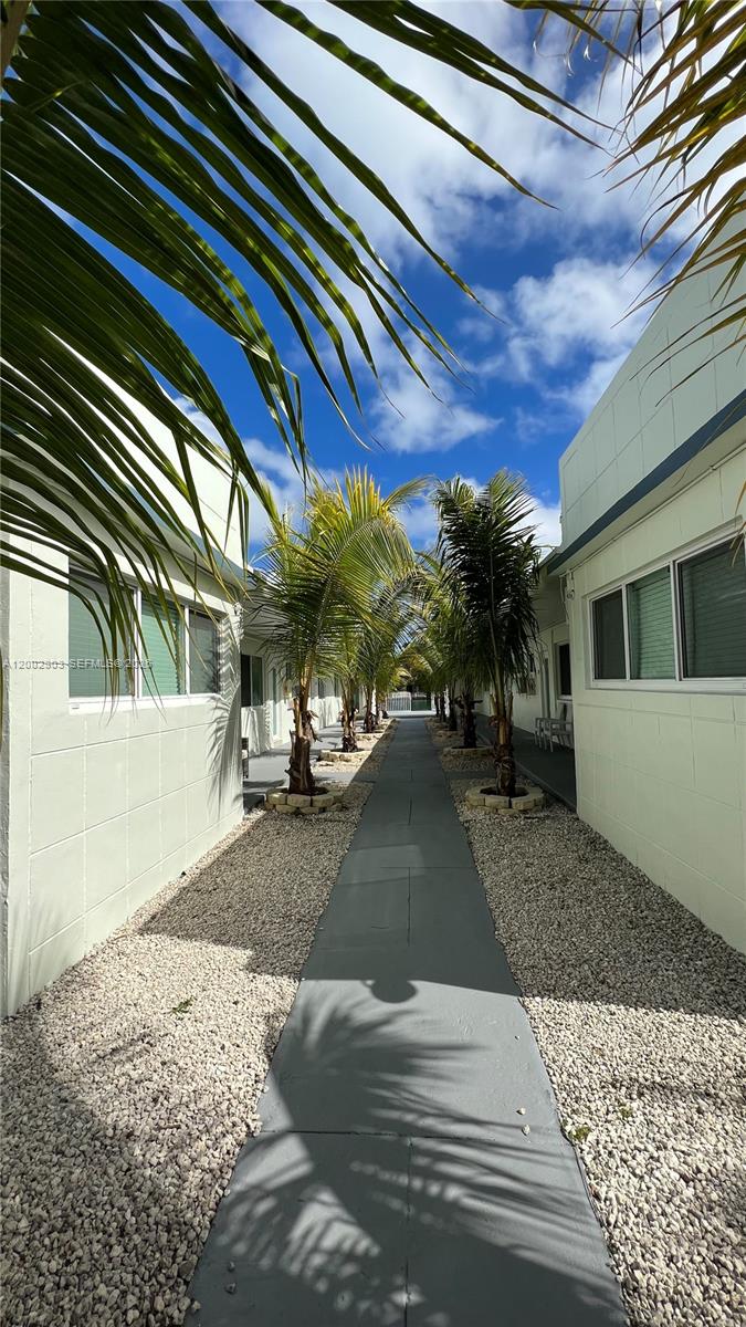 8235 Crespi Blvd #4, Miami Beach FL 33141