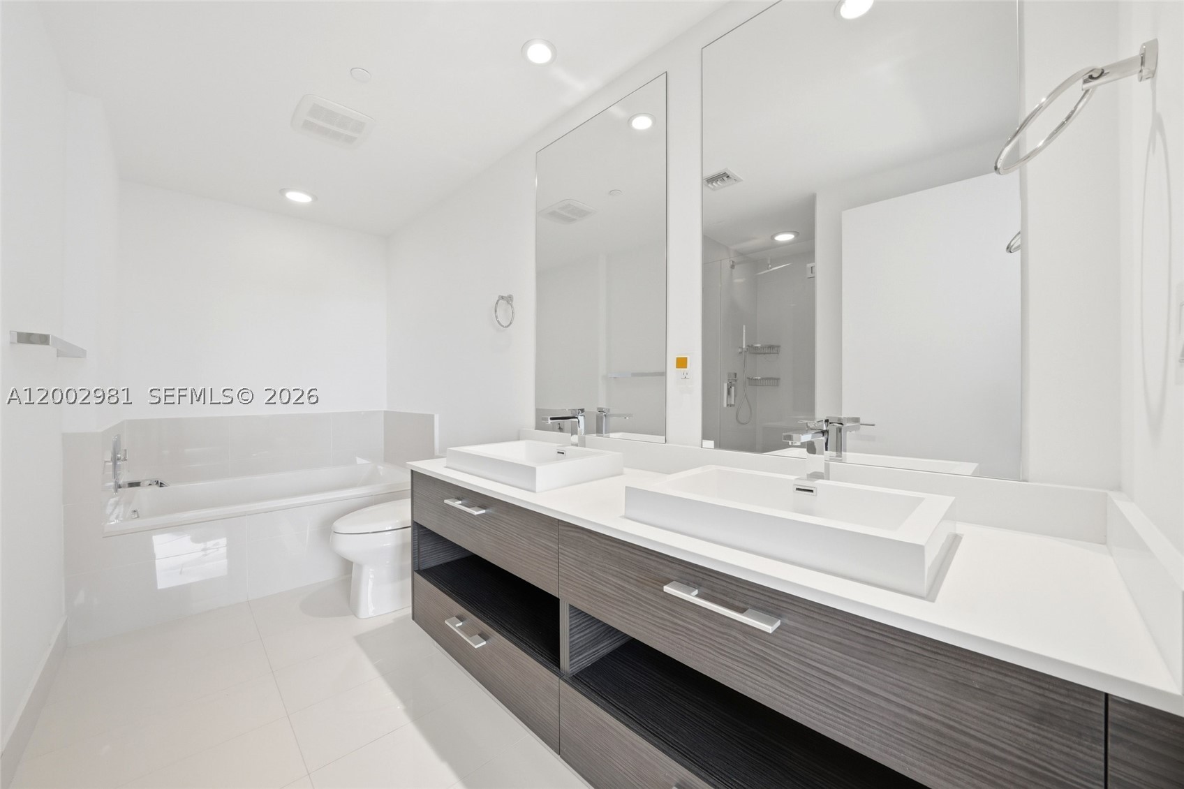 55 SW 9th St #3106, Miami FL 33130
