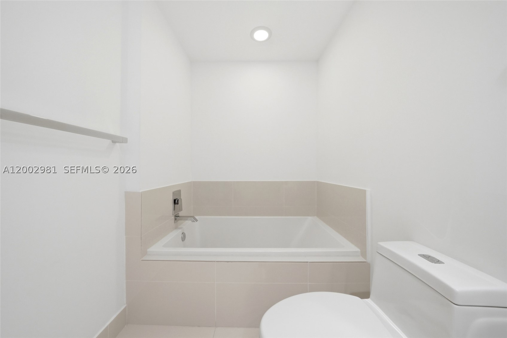 55 SW 9th St #3106, Miami FL 33130