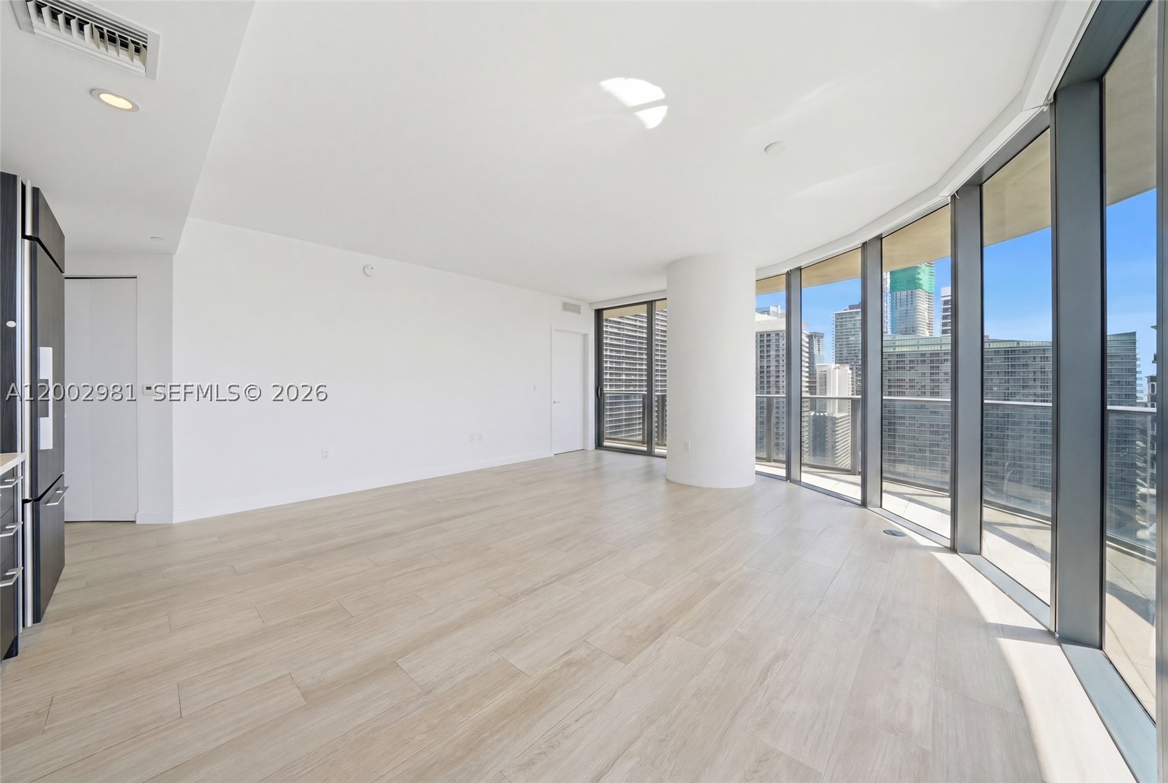 55 SW 9th St #3106, Miami FL 33130
