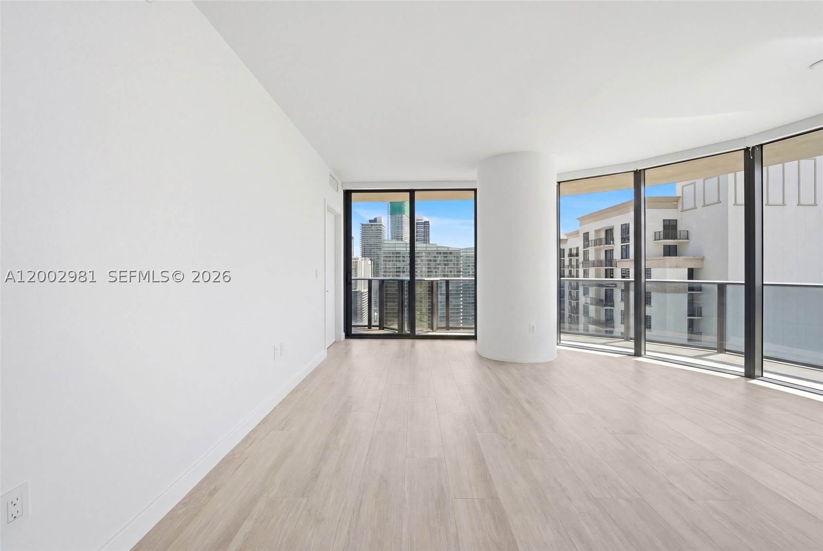 55 SW 9th St #3106, Miami FL 33130