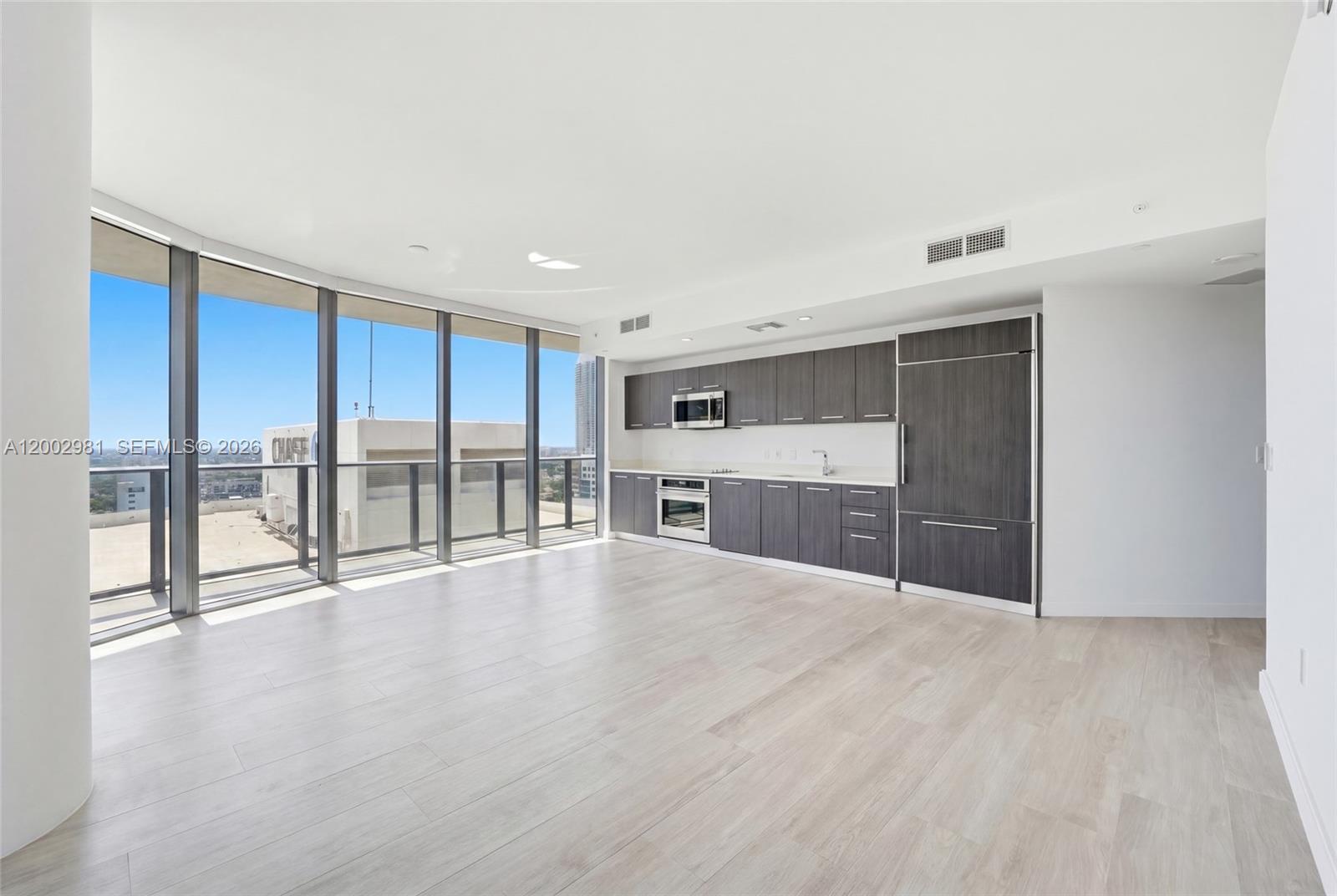 55 SW 9th St #3106, Miami FL 33130