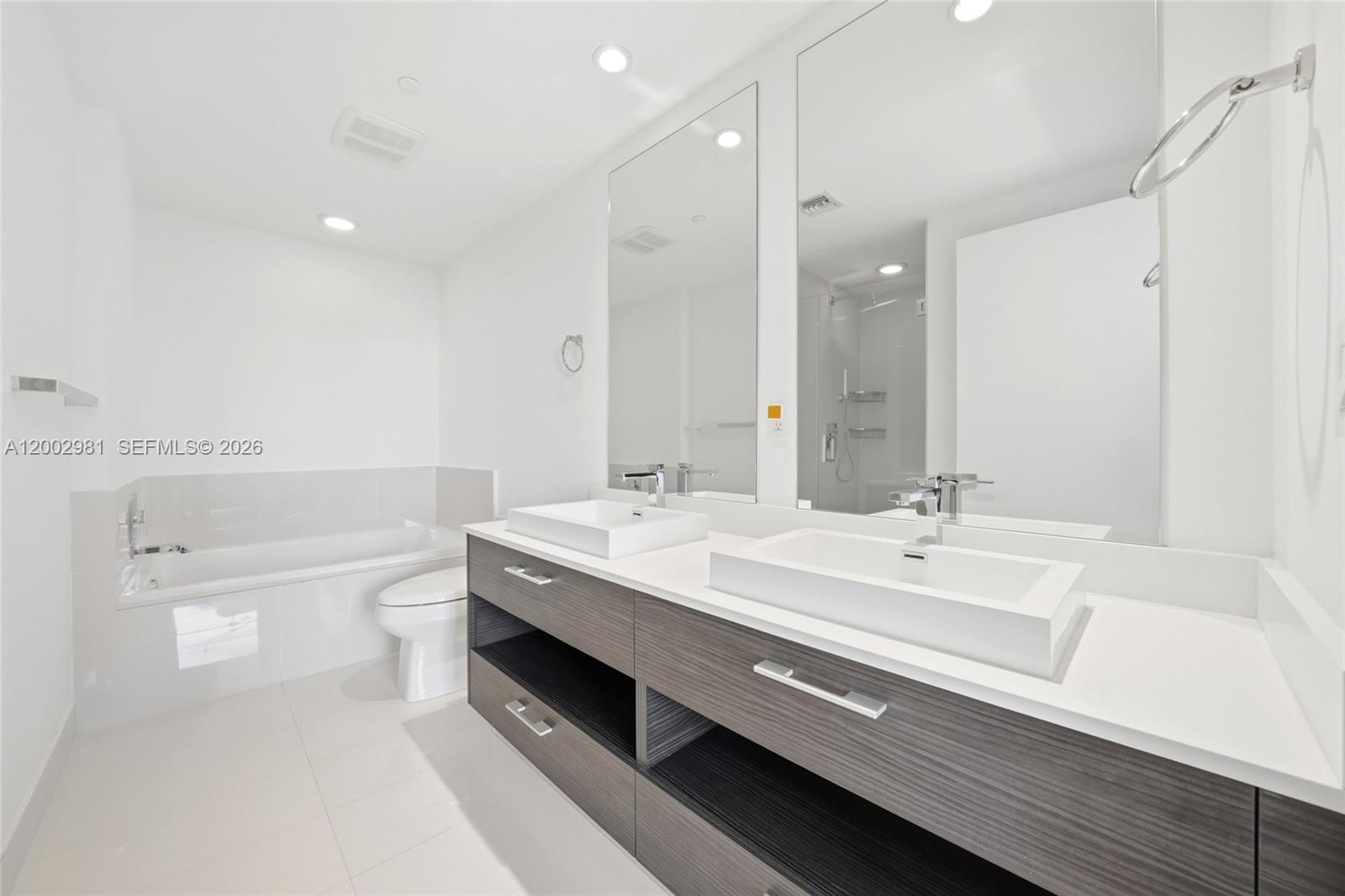 55 SW 9th St #3106, Miami FL 33130