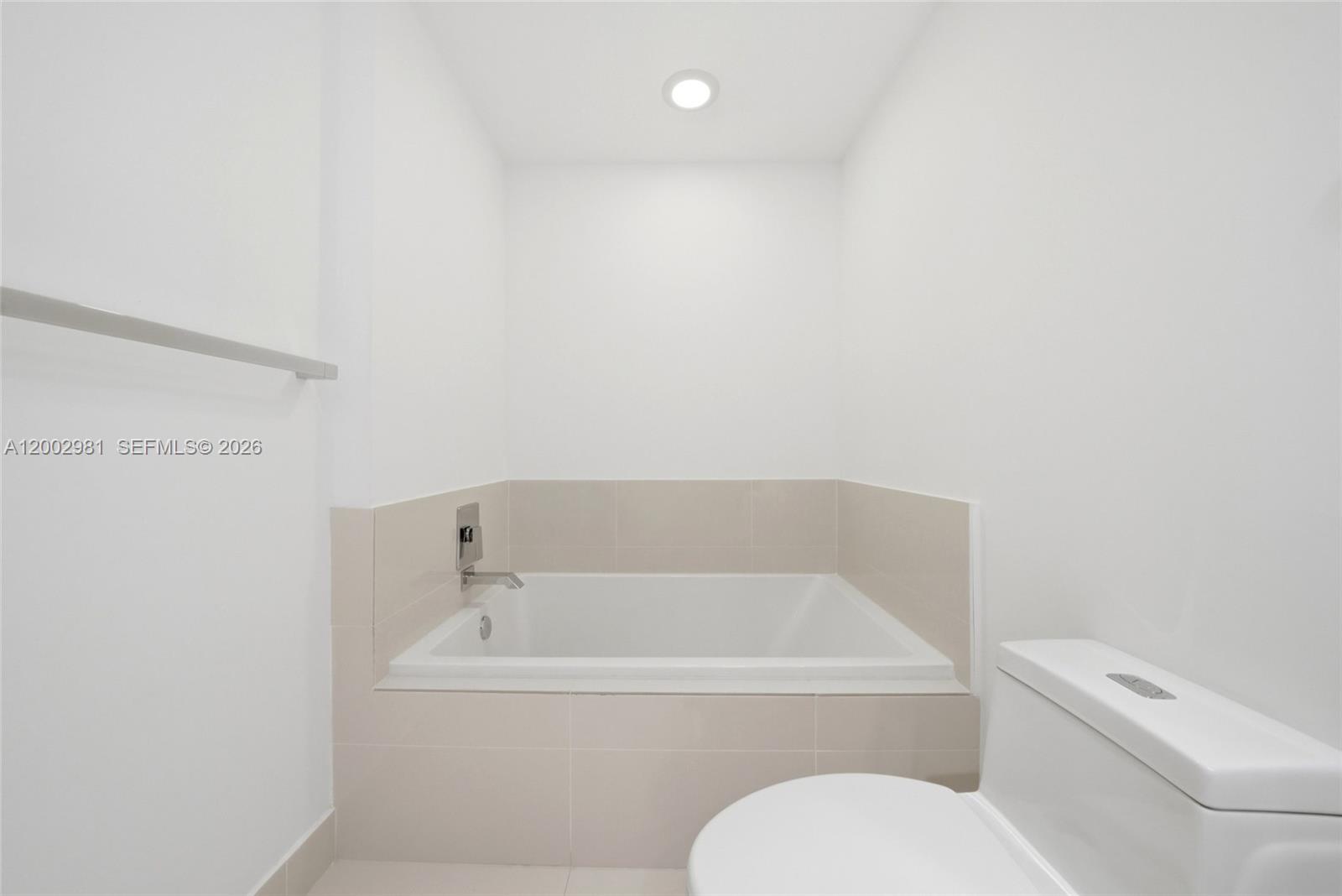 55 SW 9th St #3106, Miami FL 33130