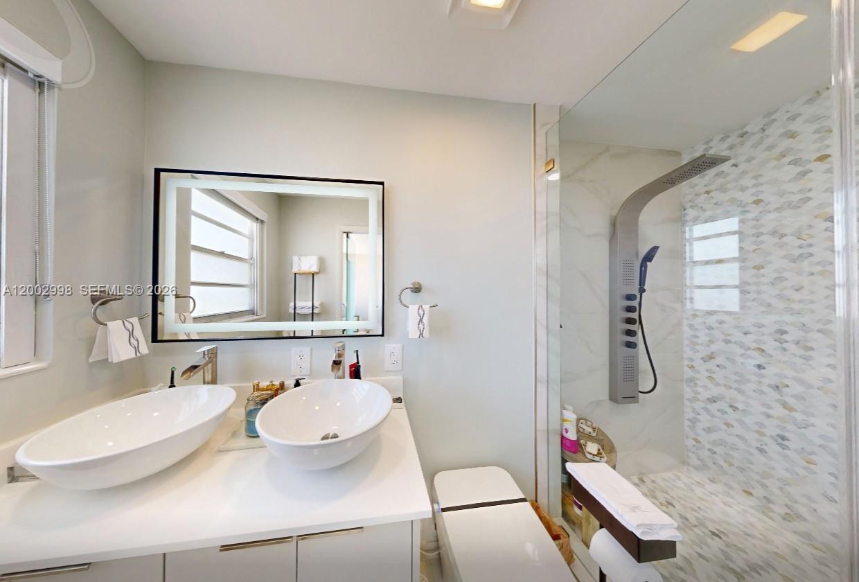 137 Golden Isles Dr #1609, Hallandale Beach FL 33009