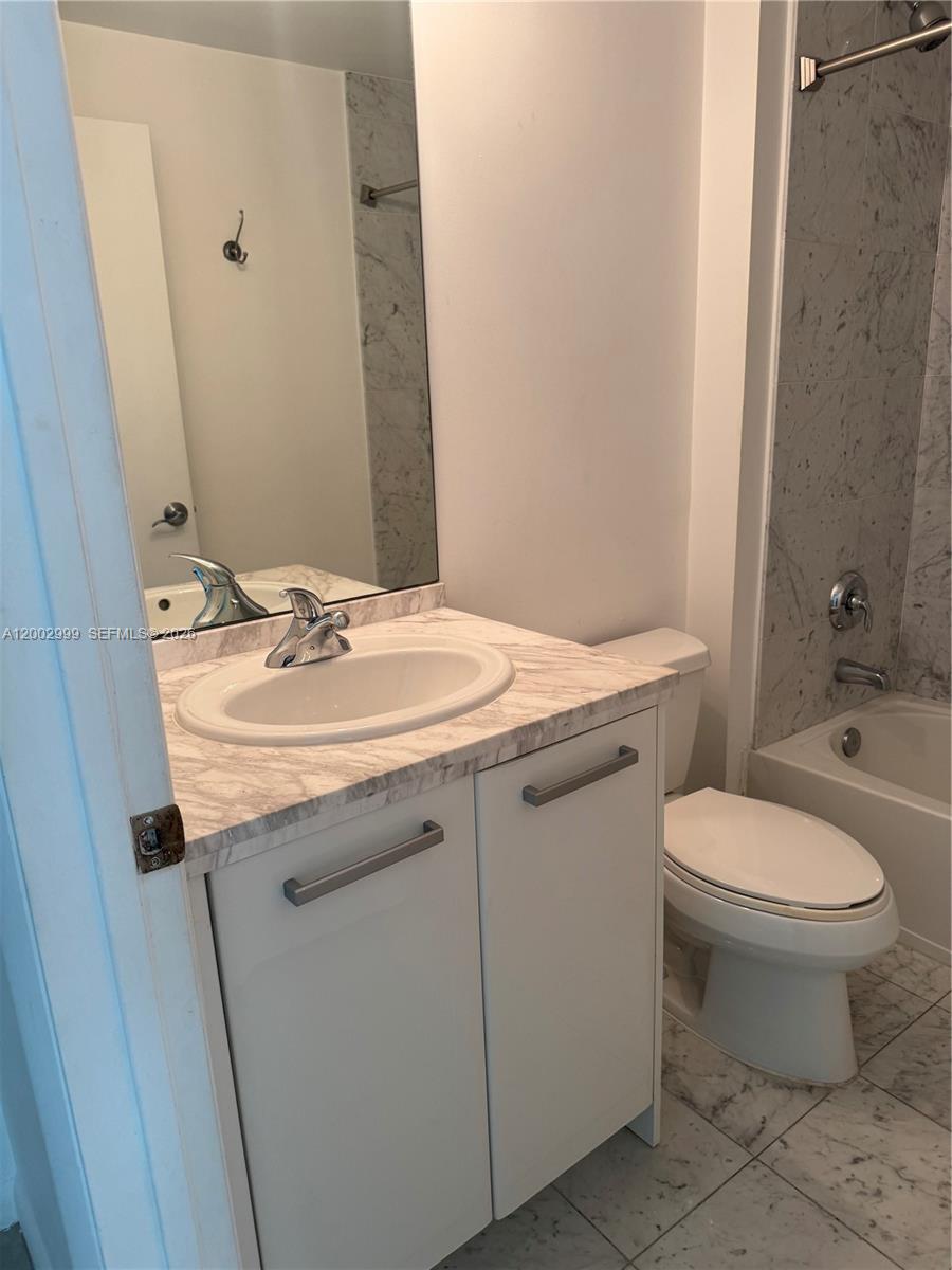 253 NE 2nd St #1108, Miami FL 33132