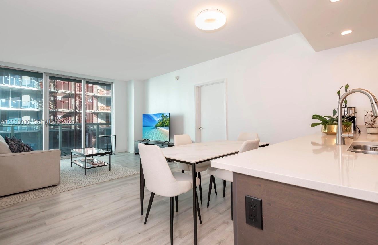 55 SE 6th St #3403, Miami FL 33131