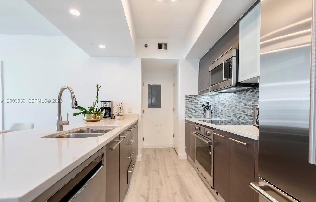 55 SE 6th St #3403, Miami FL 33131