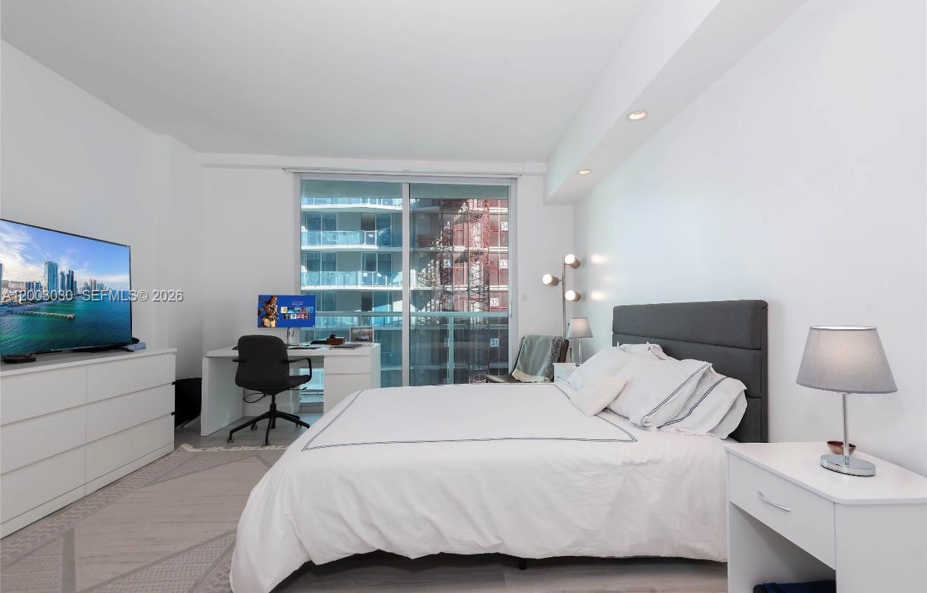 55 SE 6th St #3403, Miami FL 33131