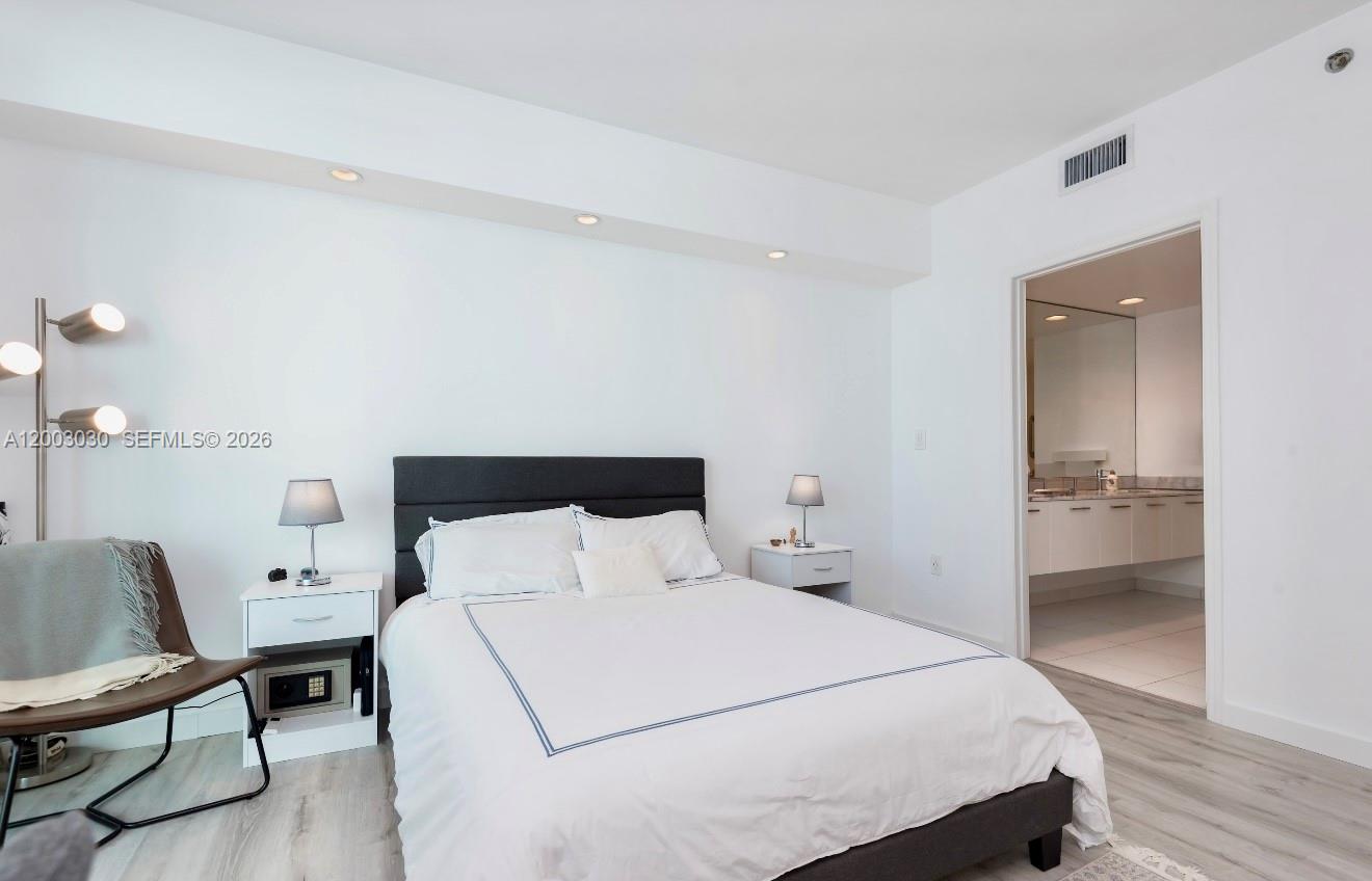 55 SE 6th St #3403, Miami FL 33131