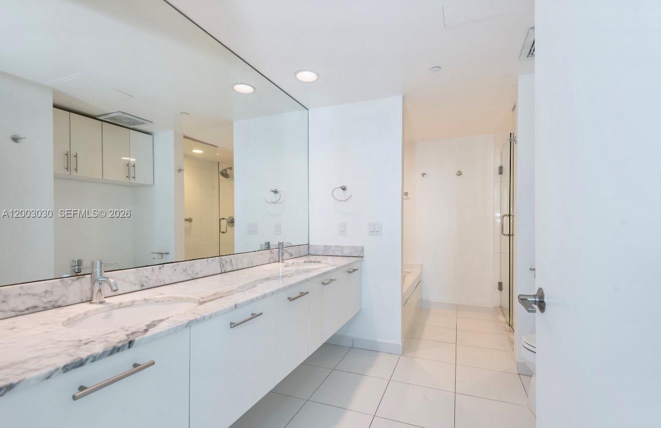 55 SE 6th St #3403, Miami FL 33131