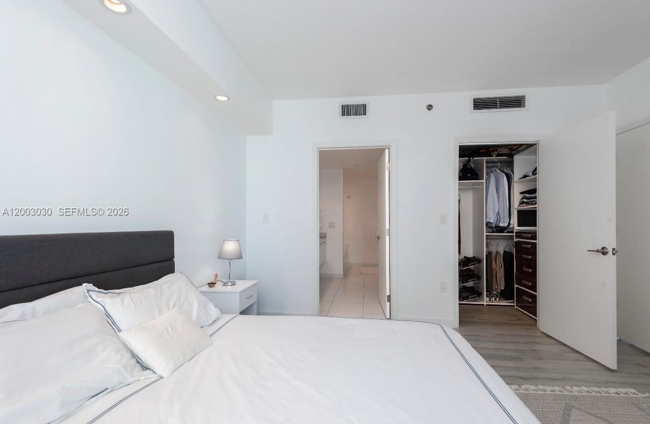 55 SE 6th St #3403, Miami FL 33131