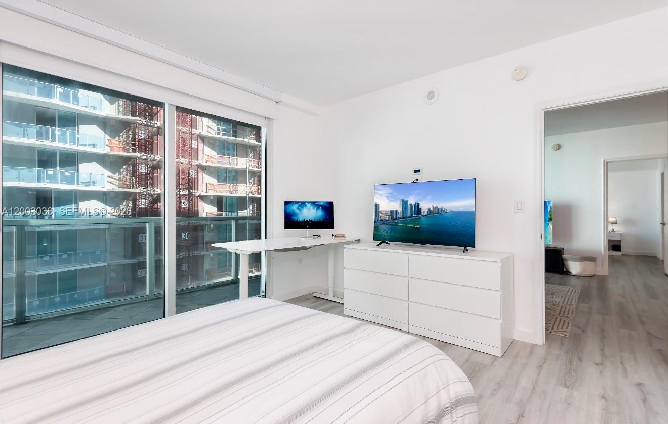 55 SE 6th St #3403, Miami FL 33131