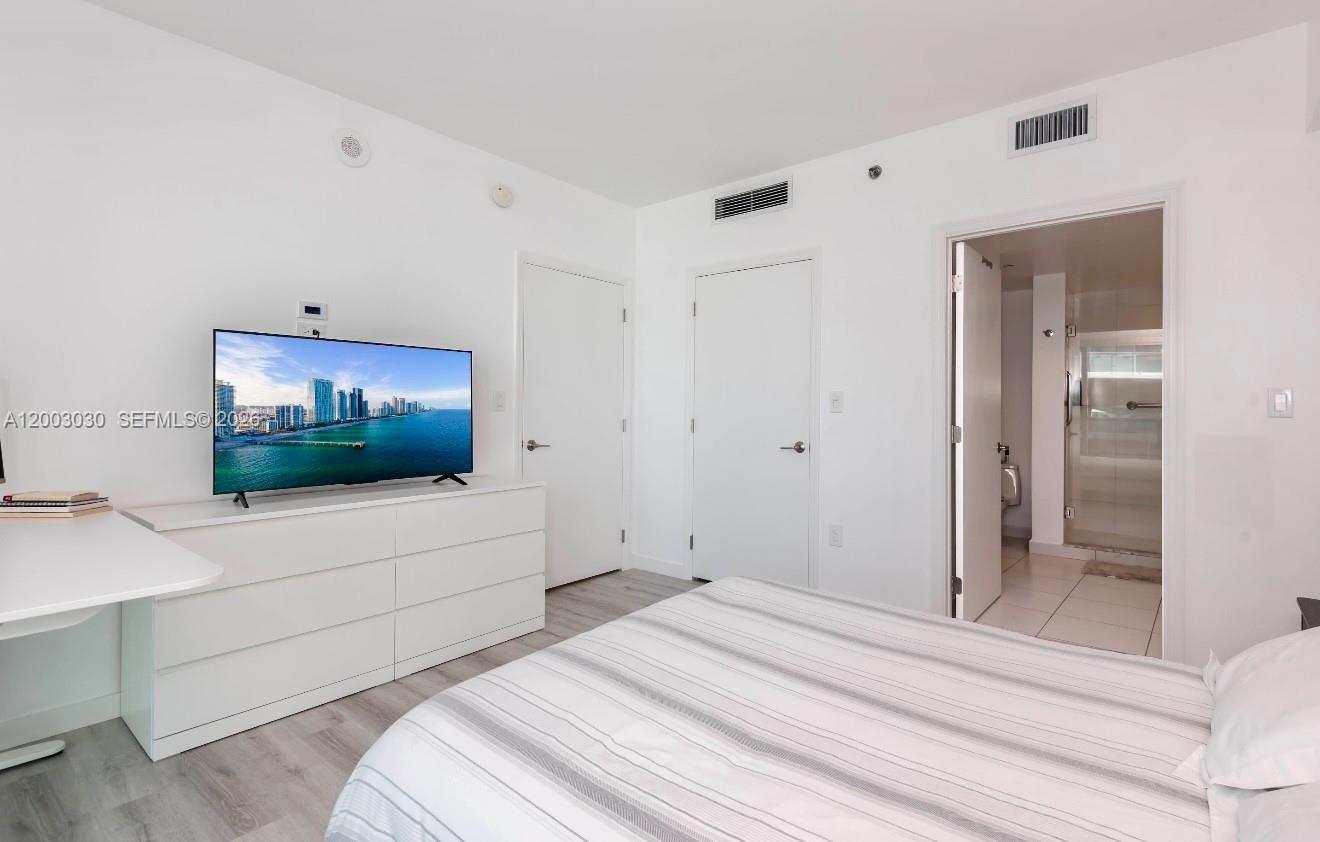 55 SE 6th St #3403, Miami FL 33131