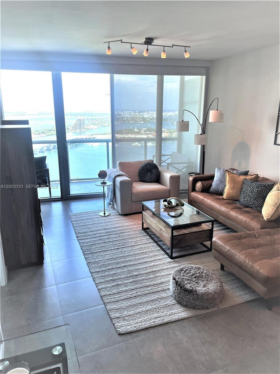 888 Biscayne Blvd #4310, Miami FL 33132