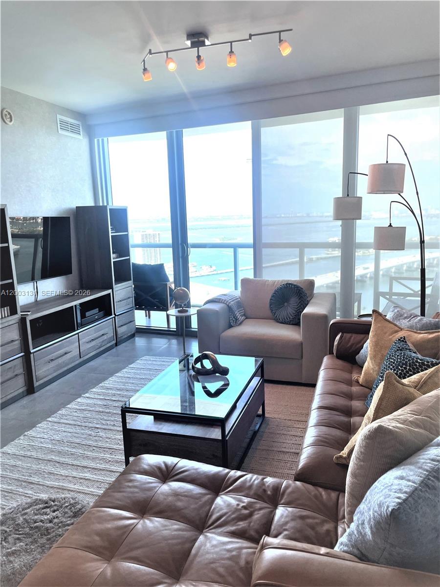 888 Biscayne Blvd #4310, Miami FL 33132