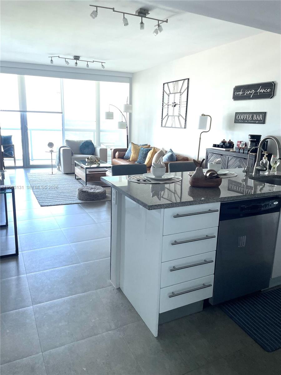 888 Biscayne Blvd #4310, Miami FL 33132