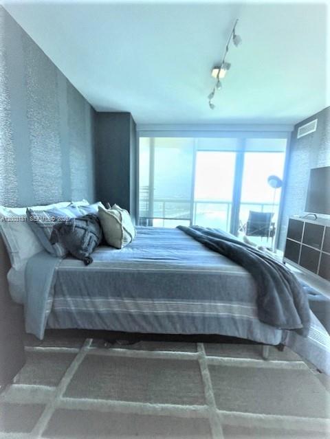 888 Biscayne Blvd #4310, Miami FL 33132