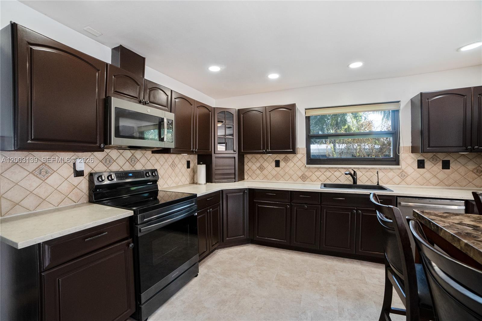 614 NE 3rd St, Dania Beach FL 33004