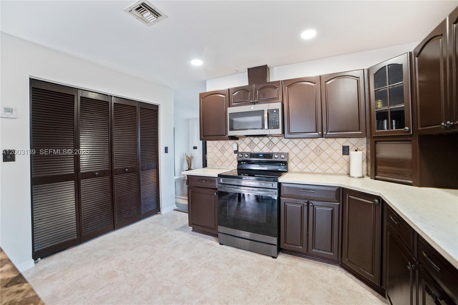 614 NE 3rd St, Dania Beach FL 33004