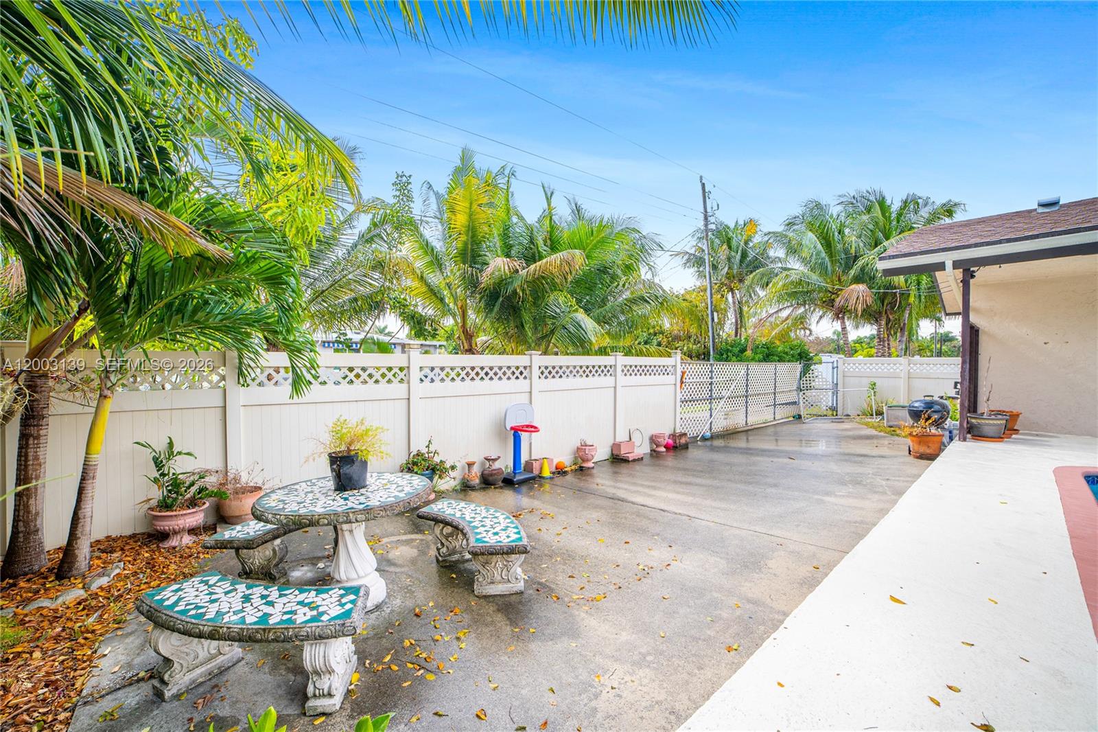 614 NE 3rd St, Dania Beach FL 33004