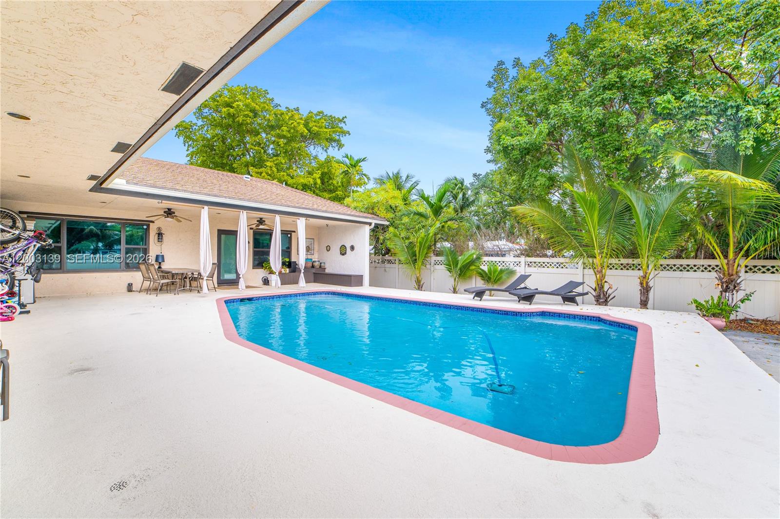 614 NE 3rd St, Dania Beach FL 33004