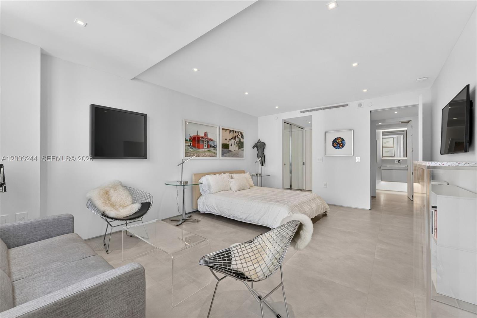 801 Brickell Key Blvd #PH3306, Miami FL 33131