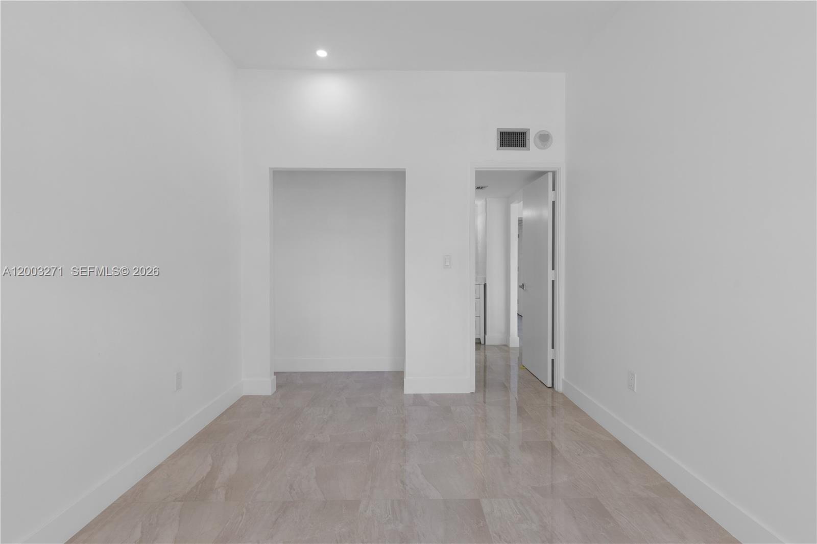 3731 N Country Club Dr #124, Aventura FL 33180