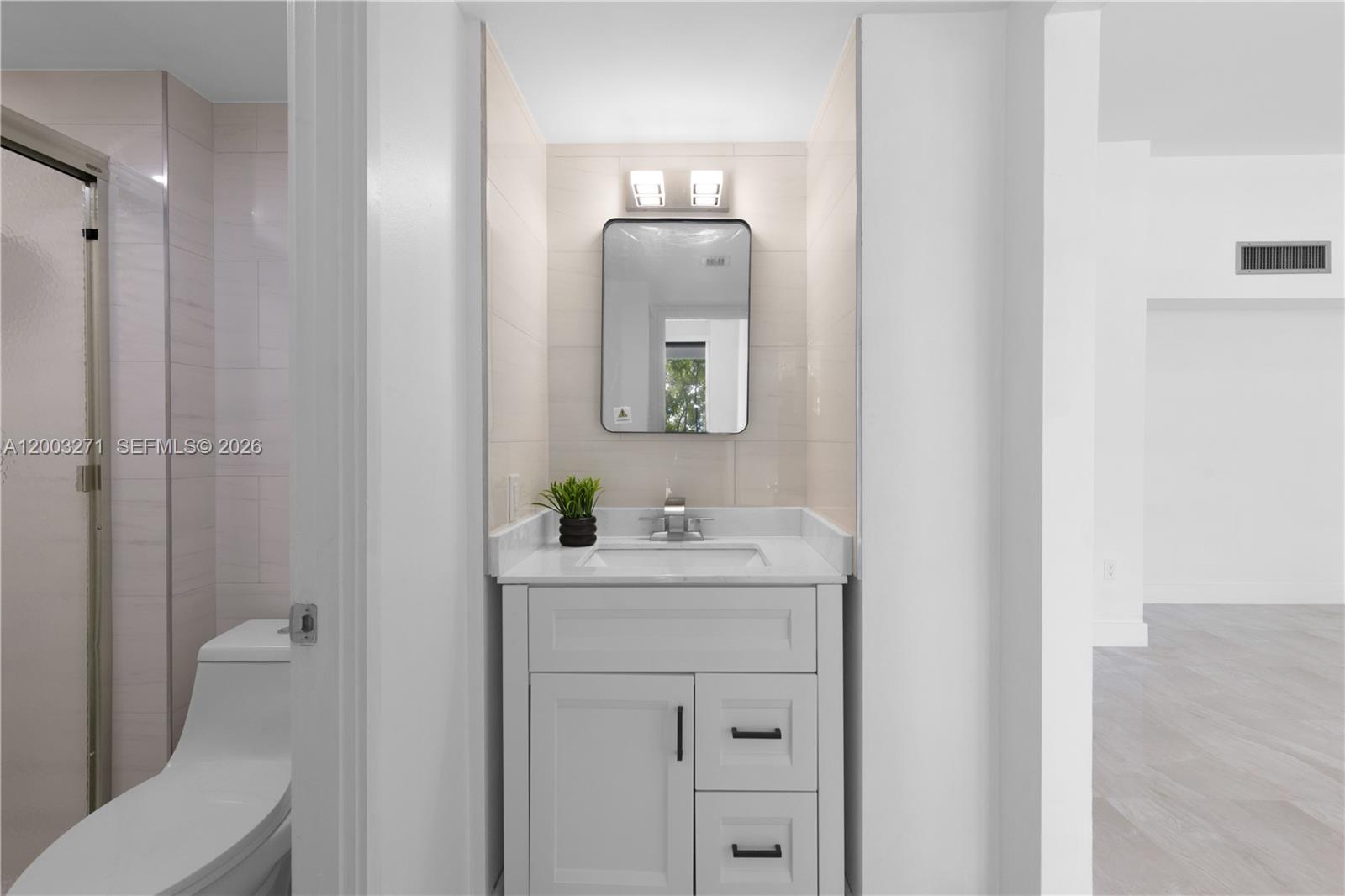 3731 N Country Club Dr #124, Aventura FL 33180