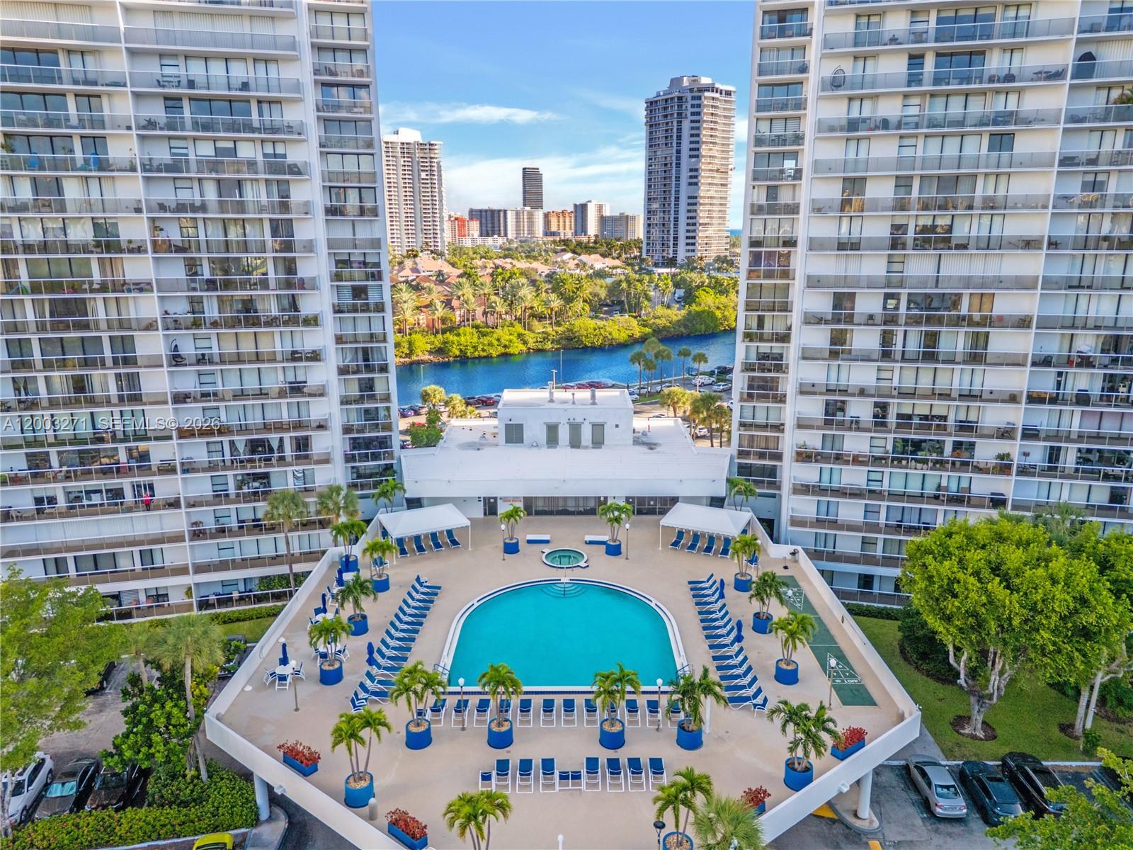 3731 N Country Club Dr #124, Aventura FL 33180