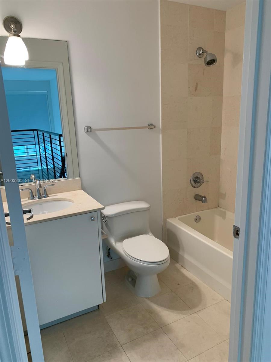 60 SW 13 ST #3202, Miami FL 33130
