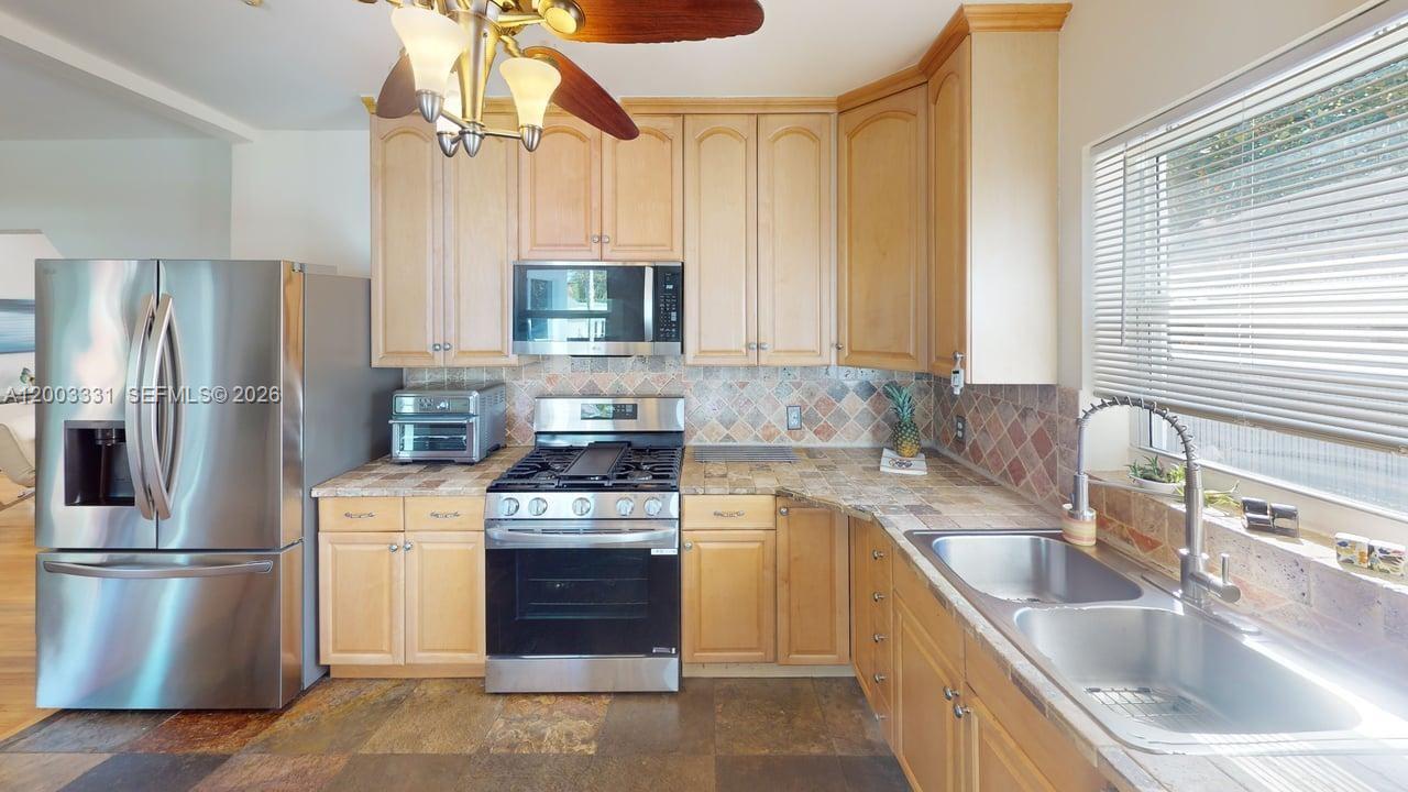 951 NE 116th St, Biscayne Park FL 33161