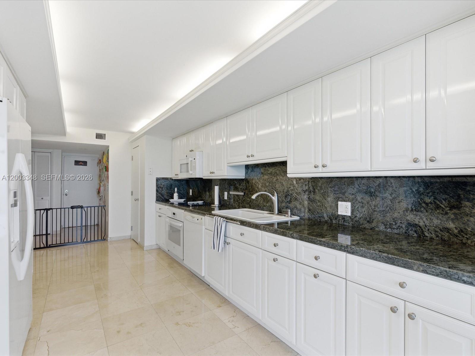 600 Grapetree Dr #10BN, Key Biscayne FL 33149