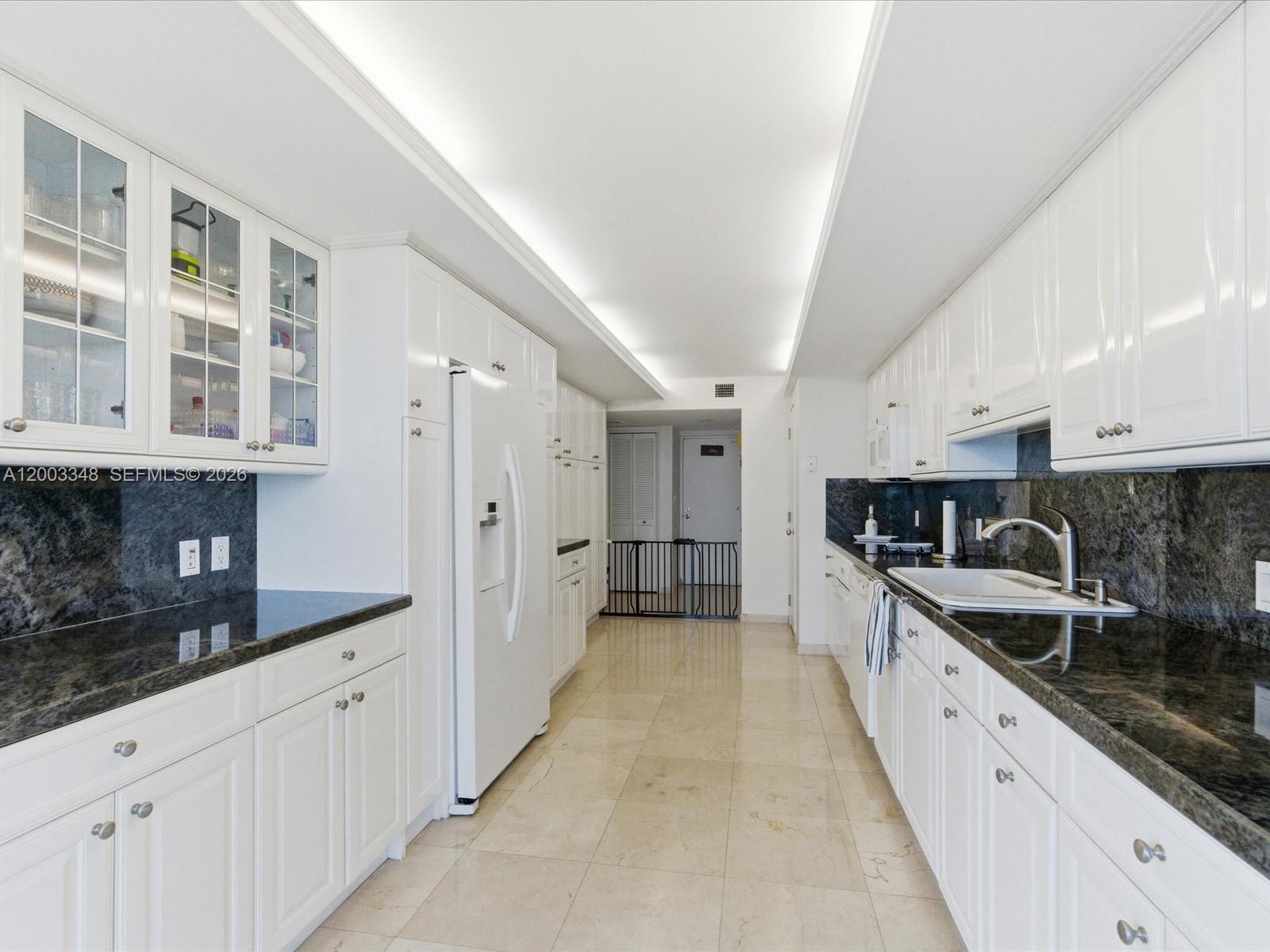 600 Grapetree Dr #10BN, Key Biscayne FL 33149