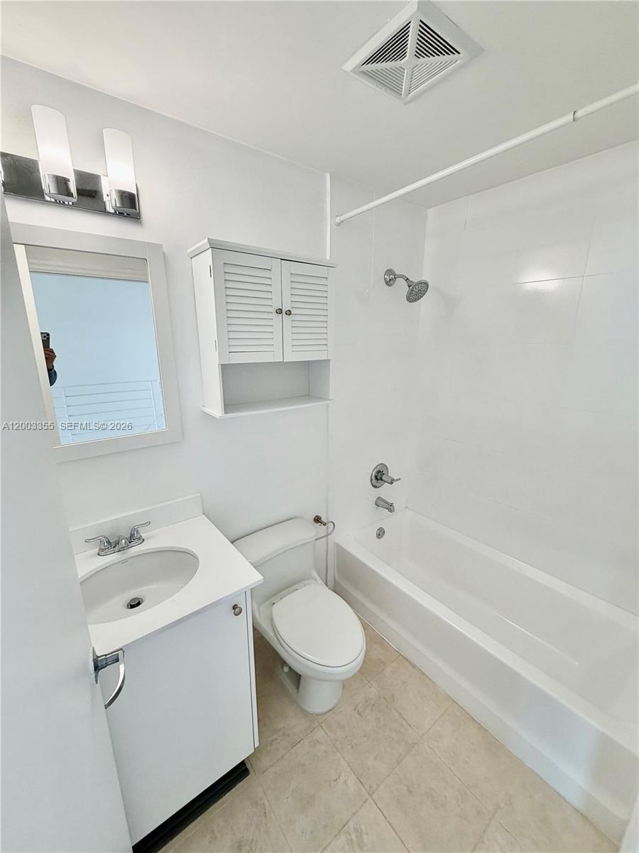 60 SW 13th St #1605, Miami FL 33130
