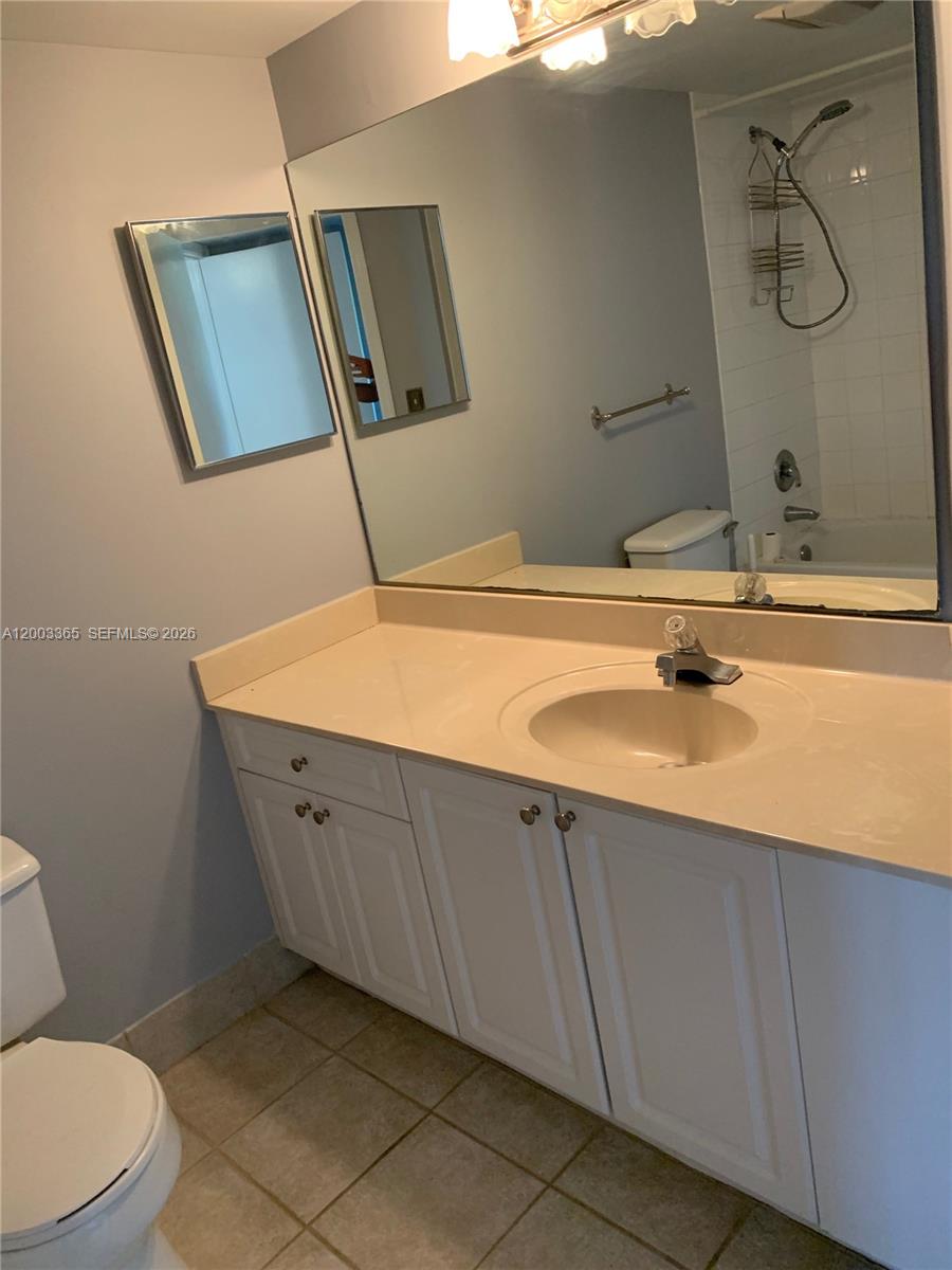 600 N Crestwood Ct N #610, Royal Palm Beach FL 33411