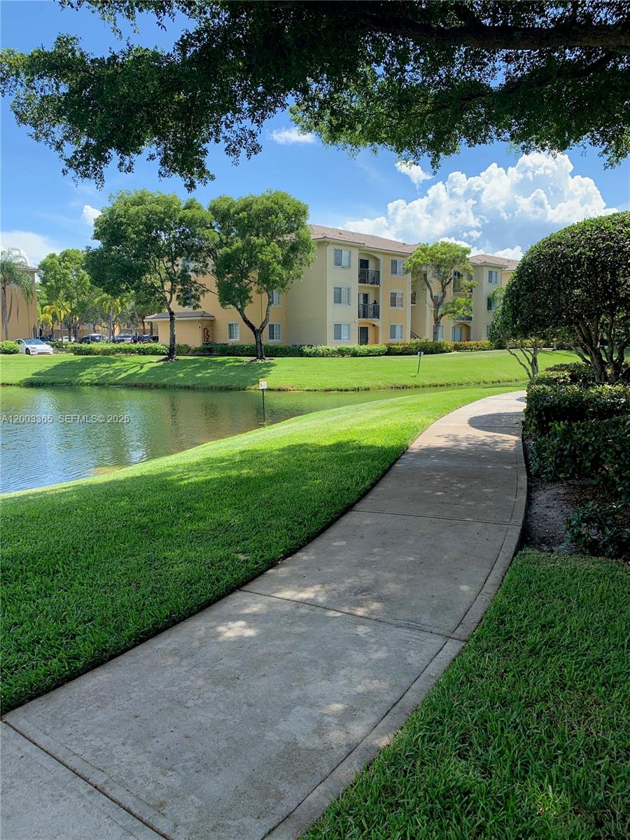 600 N Crestwood Ct N #610, Royal Palm Beach FL 33411