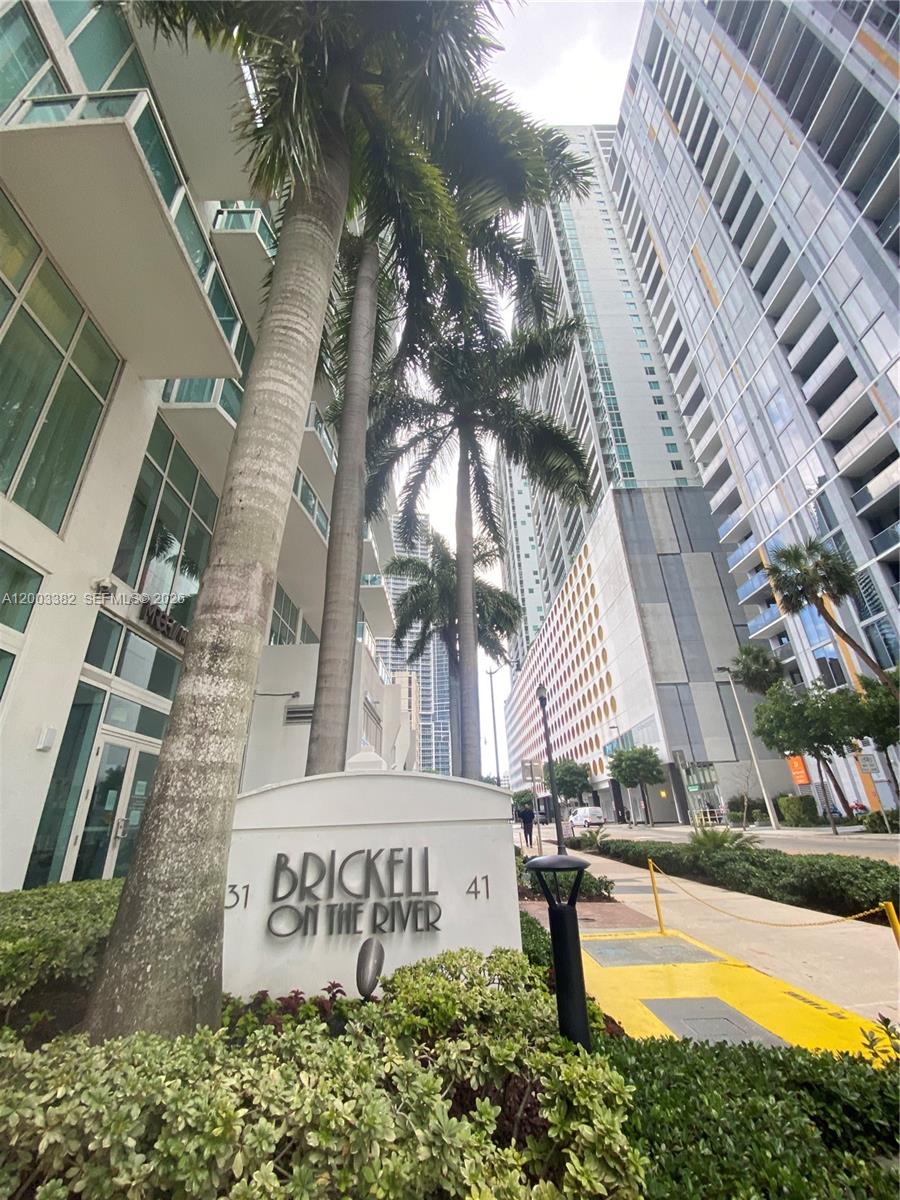 41 SE 5th St #1108, Miami FL 33131