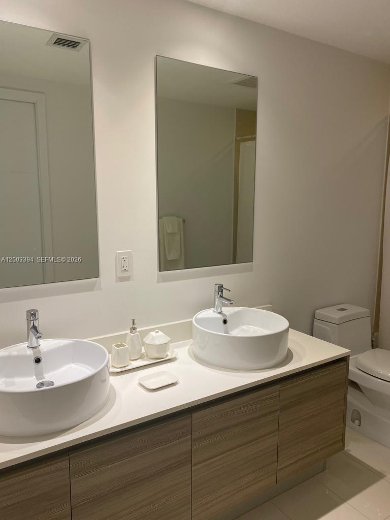 121 NE 34th St #1703, Miami FL 33137