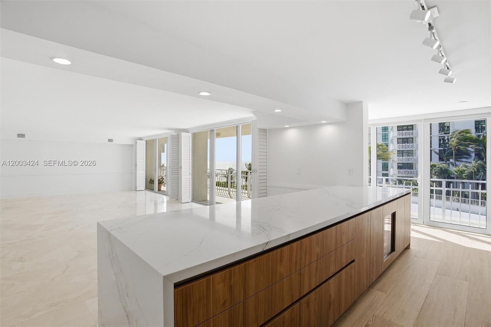 600 Grapetree Dr #4BS, Key Biscayne FL 33149