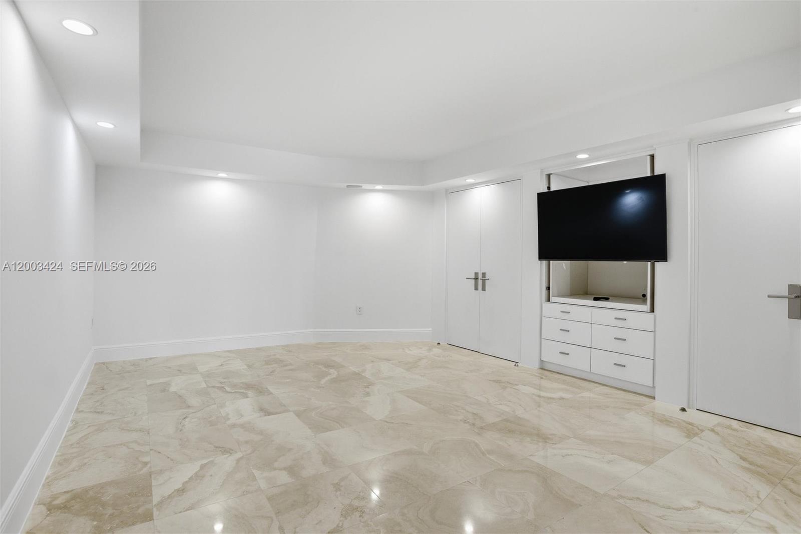 600 Grapetree Dr #4BS, Key Biscayne FL 33149