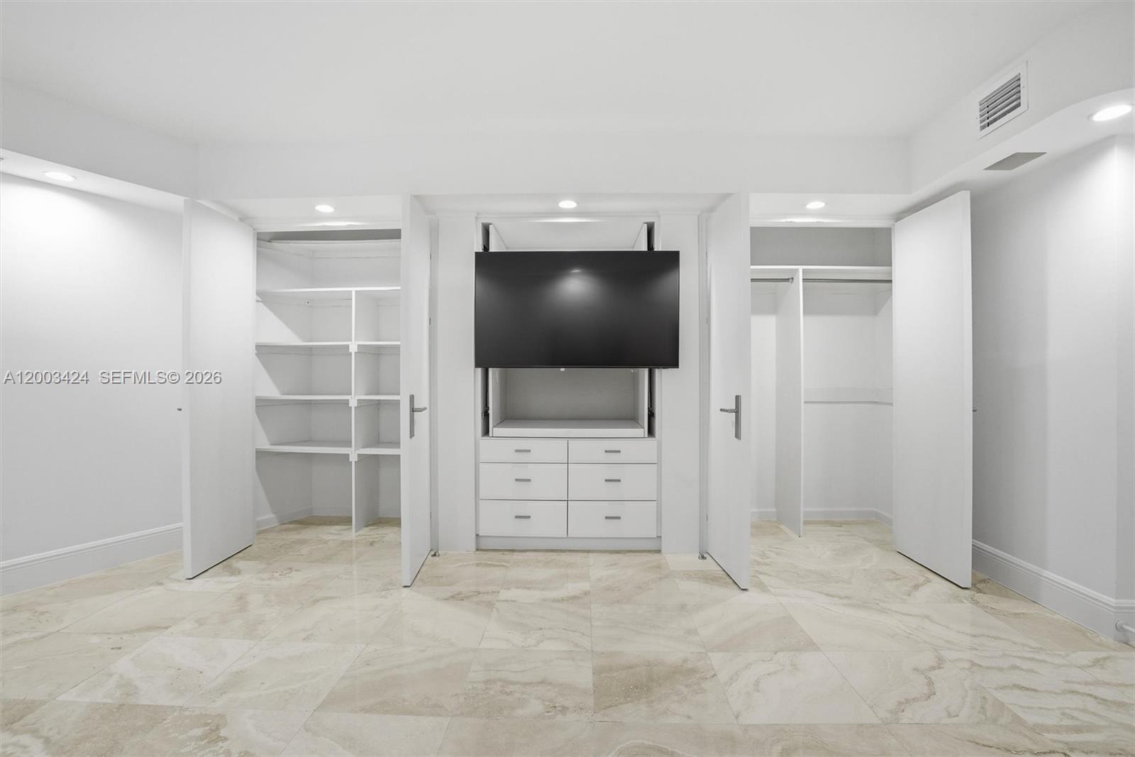 600 Grapetree Dr #4BS, Key Biscayne FL 33149